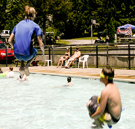 Piscine en été